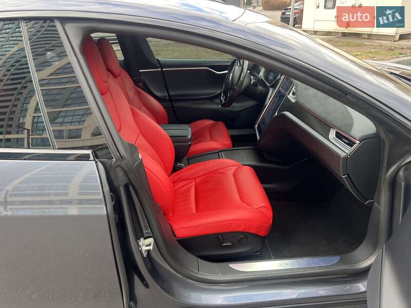 Лифтбек Tesla Model S 2017 в Днепре