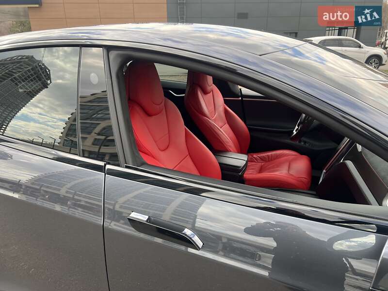 Лифтбек Tesla Model S 2017 в Днепре