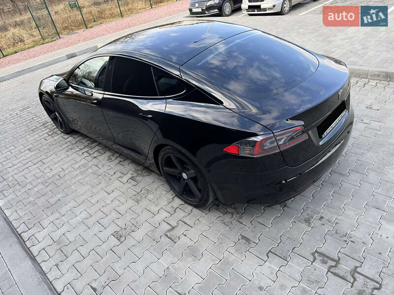 Ліфтбек Tesla Model S 2019 в Стрию