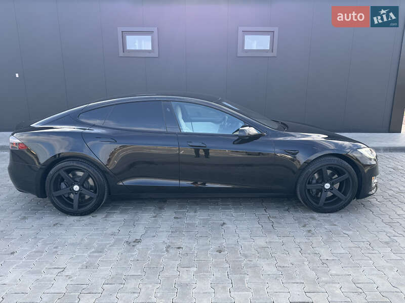 Ліфтбек Tesla Model S 2019 в Стрию