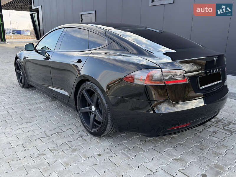 Ліфтбек Tesla Model S 2019 в Стрию