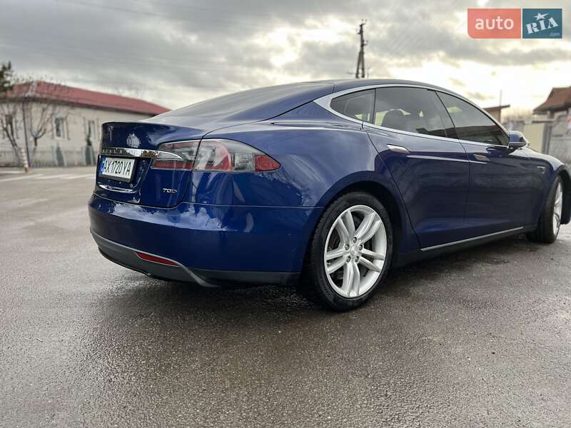 Ліфтбек Tesla Model S 2015 в Харкові