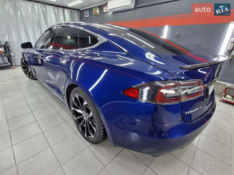 Ліфтбек Tesla Model S 2016 в Вінниці