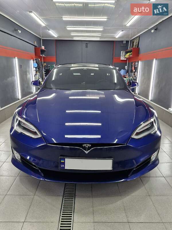 Ліфтбек Tesla Model S 2016 в Вінниці