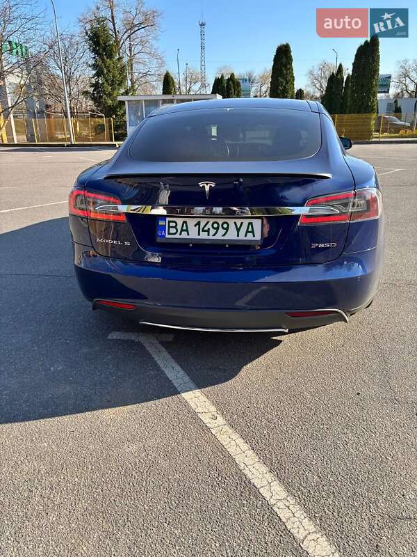 Лифтбек Tesla Model S 2015 в Александрие