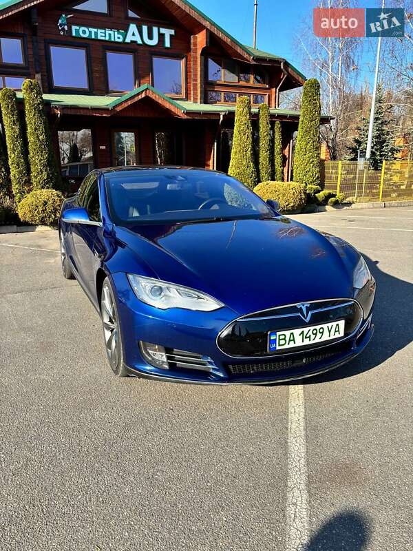 Tesla Model S 2015