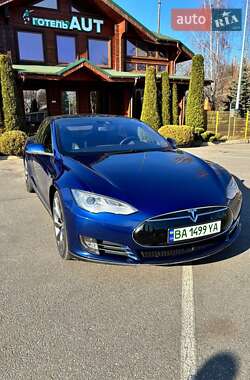 Лифтбек Tesla Model S 2015 в 