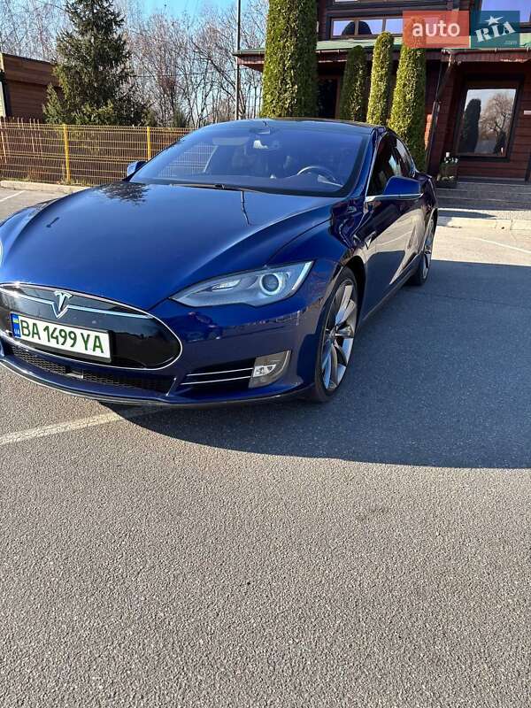 Лифтбек Tesla Model S 2015 в Александрие