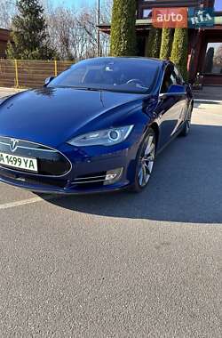 Лифтбек Tesla Model S 2015 в 