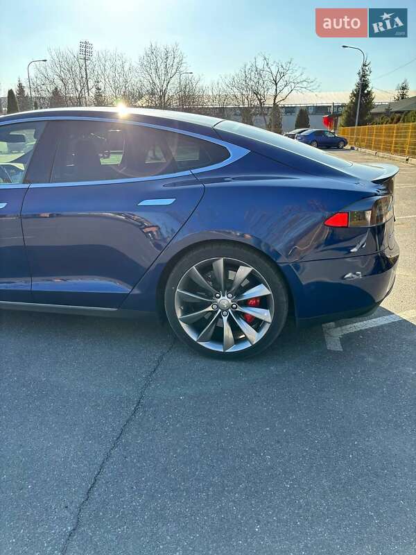 Лифтбек Tesla Model S 2015 в Александрие