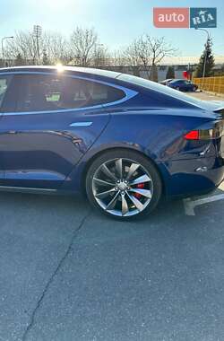 Лифтбек Tesla Model S 2015 в 