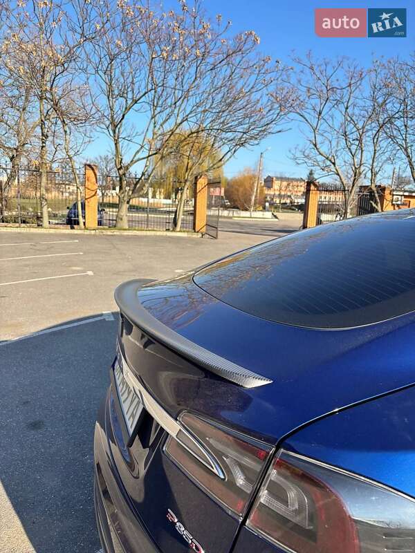 Лифтбек Tesla Model S 2015 в Александрие