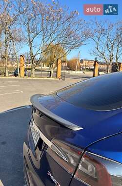 Лифтбек Tesla Model S 2015 в 