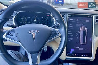 Лифтбек Tesla Model S 2012 в 
