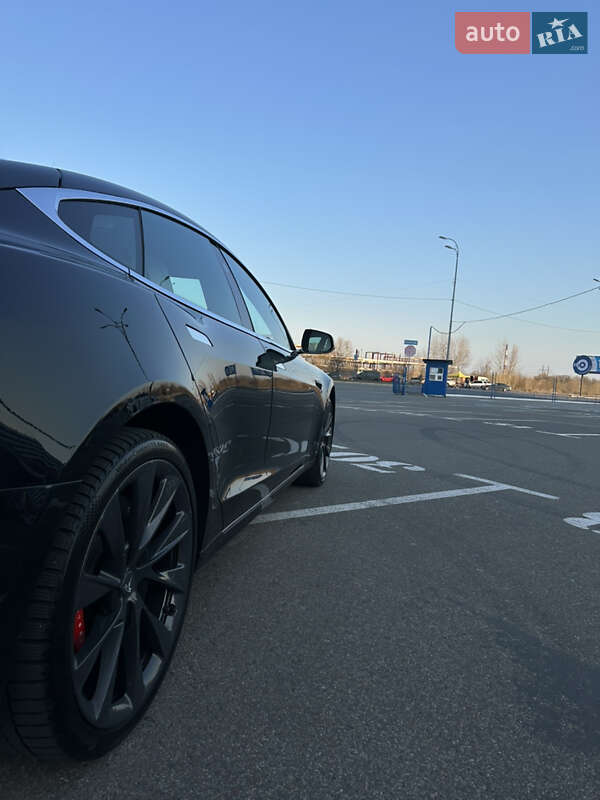 Лифтбек Tesla Model S 2018 в Киеве