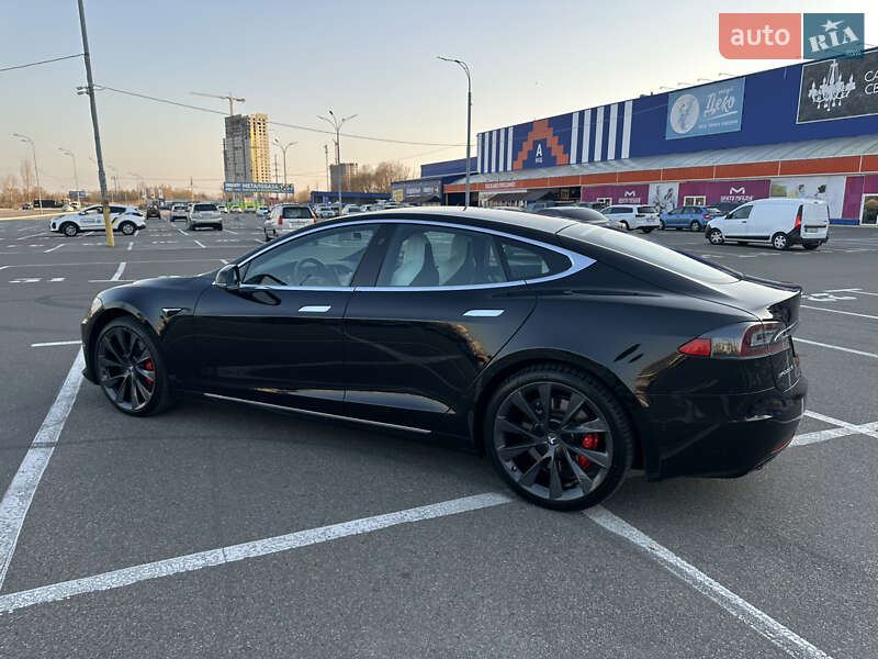 Лифтбек Tesla Model S 2018 в Киеве
