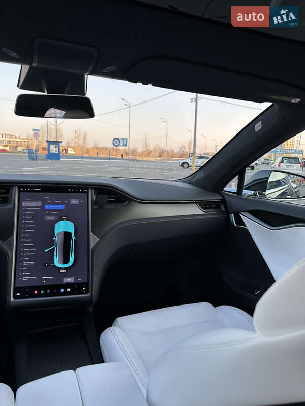 Лифтбек Tesla Model S 2018 в Киеве