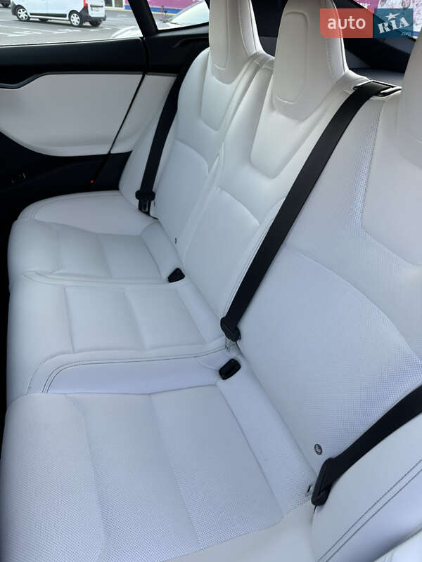 Лифтбек Tesla Model S 2018 в Киеве