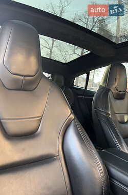 Лифтбек Tesla Model S 2015 в 