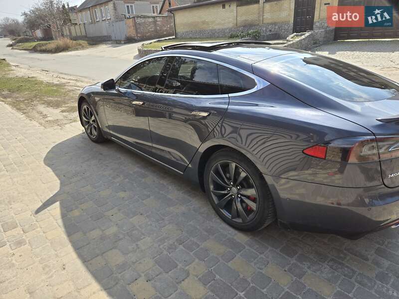 Tesla Model S 2014