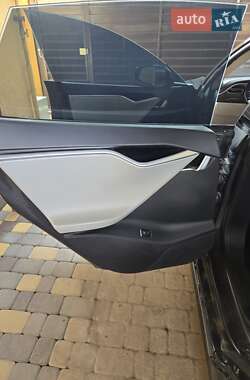 Лифтбек Tesla Model S 2014 в 
