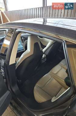 Лифтбек Tesla Model S 2014 в 