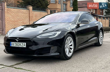 Лифтбек Tesla Model S 2017 в 