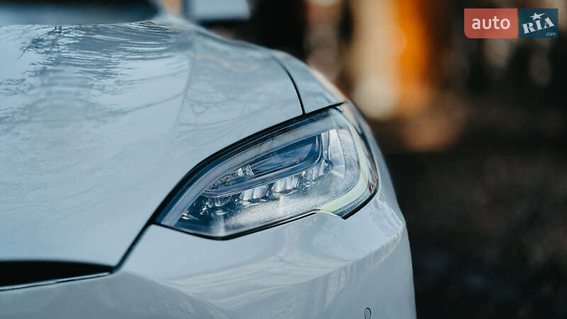 Ліфтбек Tesla Model S 2017 в Дубні