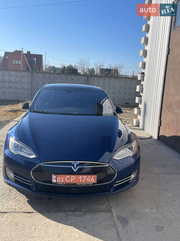 Лифтбек Tesla Model S 2015 в Ровно