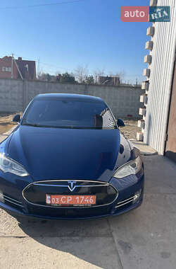 Лифтбек Tesla Model S 2015 в 