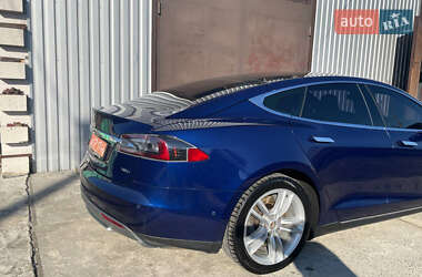 Лифтбек Tesla Model S 2015 в 