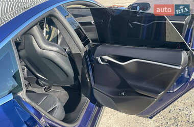 Лифтбек Tesla Model S 2015 в 
