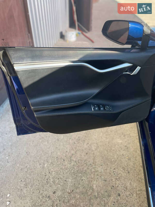 Лифтбек Tesla Model S 2015 в Ровно