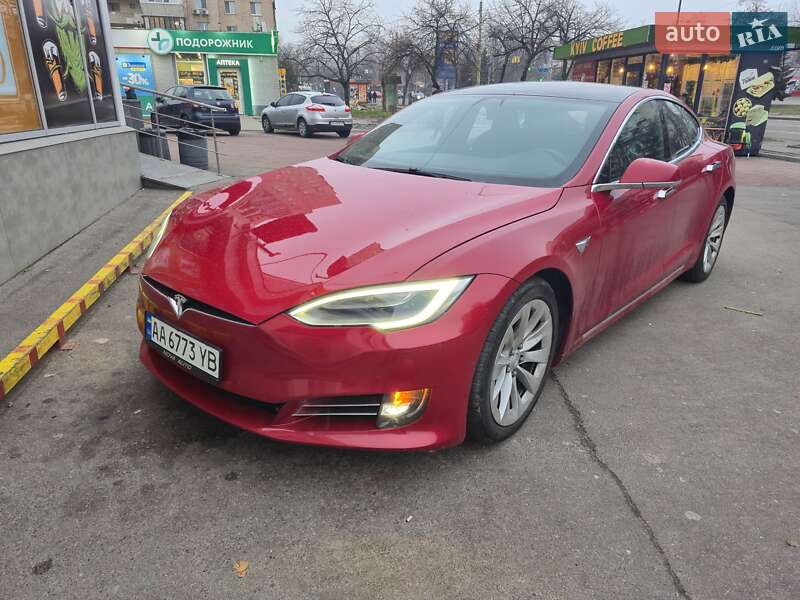 Лифтбек Tesla Model S 2017 в 