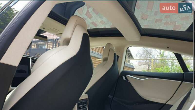 Ліфтбек Tesla Model S 2017 в Одесі