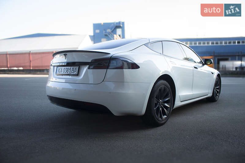 Лифтбек Tesla Model S 2017 в Киеве