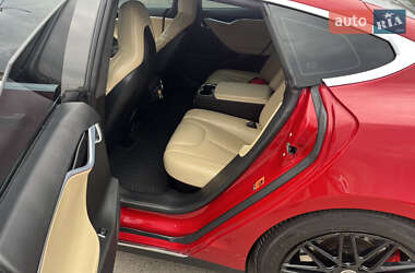 Лифтбек Tesla Model S 2015 в 