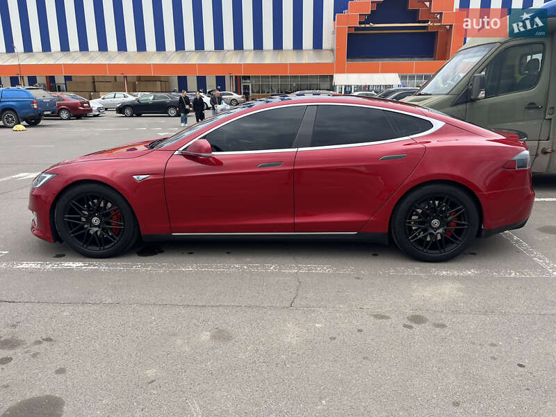 Лифтбек Tesla Model S 2015 в Кривом Роге