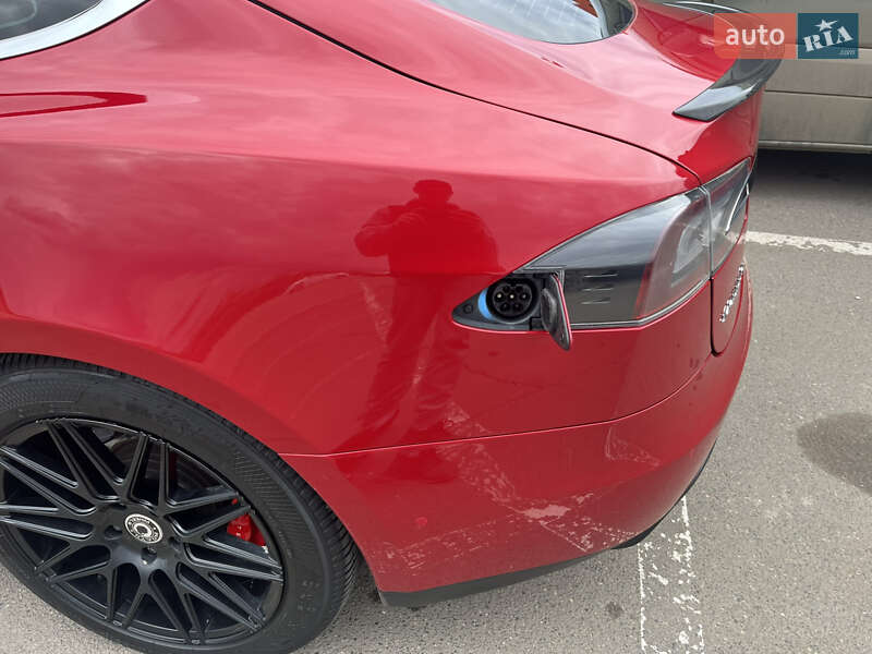 Ліфтбек Tesla Model S 2015 в Кривому Розі