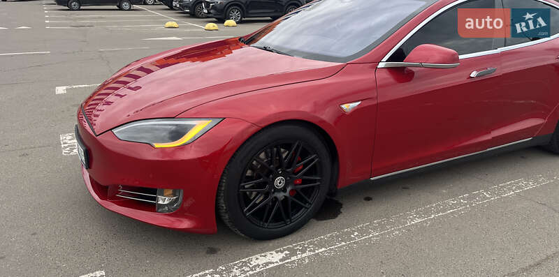 Лифтбек Tesla Model S 2015 в Кривом Роге