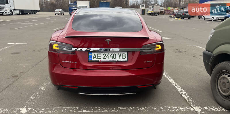 Лифтбек Tesla Model S 2015 в Кривом Роге