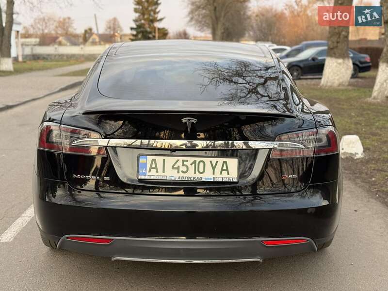 Лифтбек Tesla Model S 2012 в 