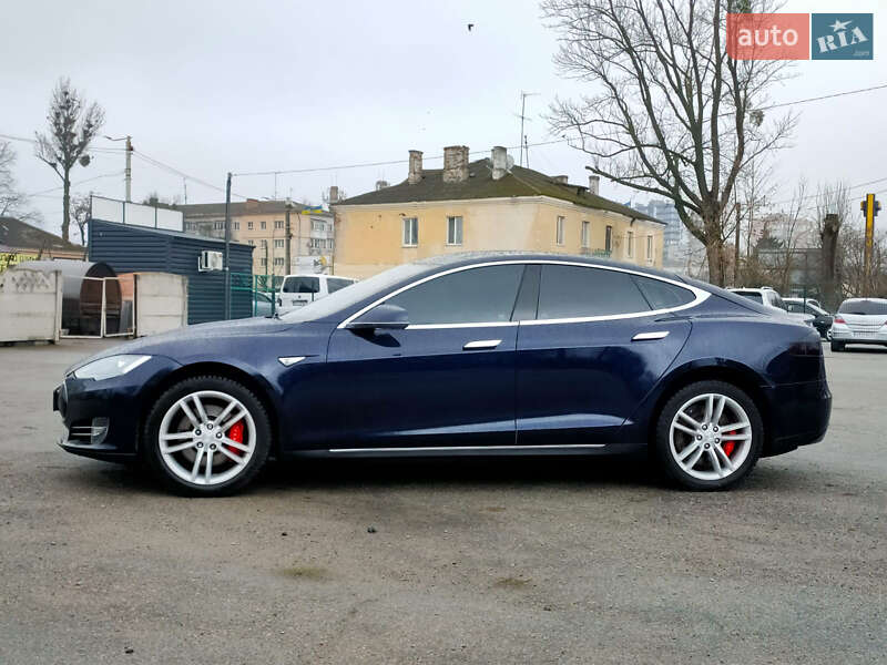 Лифтбек Tesla Model S 2014 в Звягеле