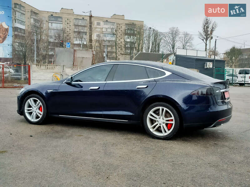 Лифтбек Tesla Model S 2014 в Звягеле