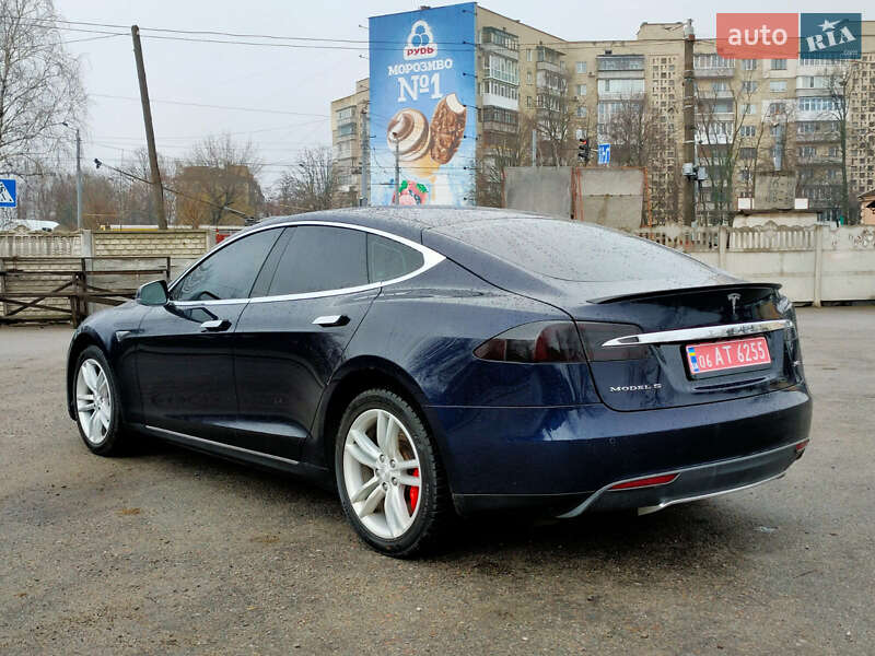 Лифтбек Tesla Model S 2014 в Звягеле