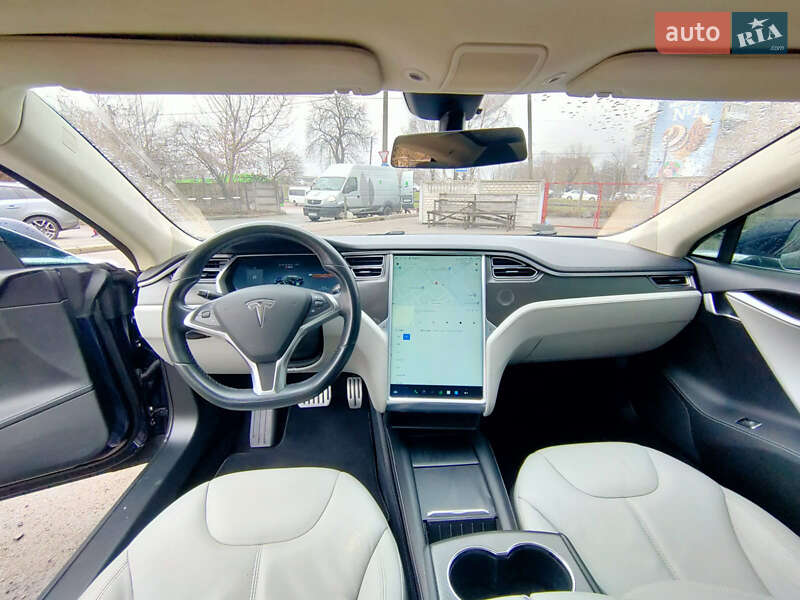Лифтбек Tesla Model S 2014 в Звягеле