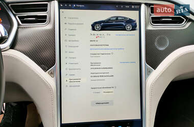 Лифтбек Tesla Model S 2014 в 