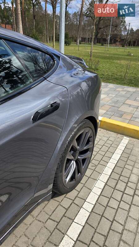 Лифтбек Tesla Model S 2021 в Киеве