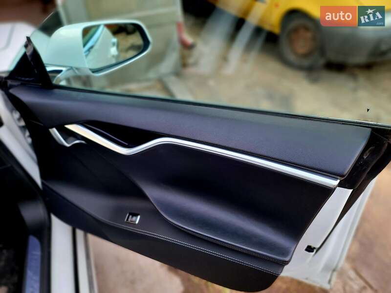 Лифтбек Tesla Model S 2015 в Бучаче фото 15 Лифтбек Tesla Model S 2015 в Бучаче