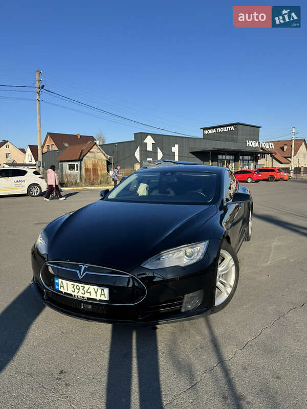 Лифтбек Tesla Model S 2015 в 